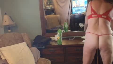 Snapshot of hidden_gold_milf chatting on 22, 11, 2025 hidden_gold_milf online show from 22, 11, 2025