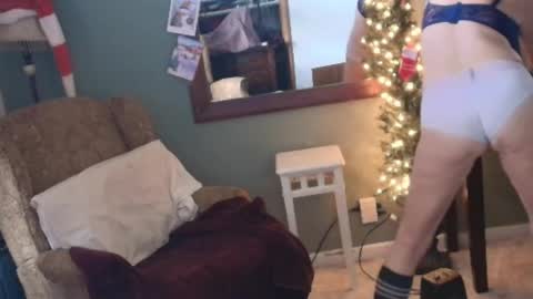 Snapshot of hidden_gold_milf chatting on 3, 12, 2025 hidden_gold_milf online show from 3, 12, 2025