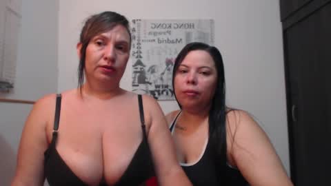 Snapshot of hidden_tinna chatting on 2, 5, 2026 Tinna online show from 2, 5, 2026