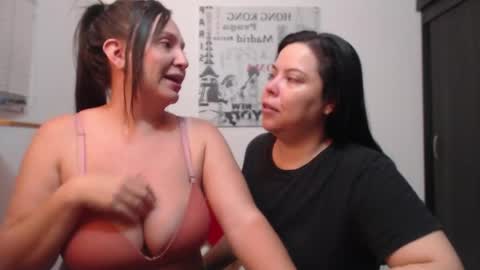 Snapshot of hidden_tinna chatting on 14, 5, 2026 Tinna online show from 14, 5, 2026
