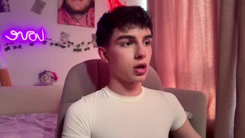 Snapshot of hiidear chatting on 6, 3, 2026 twinkvadusha online show from 6, 3, 2026