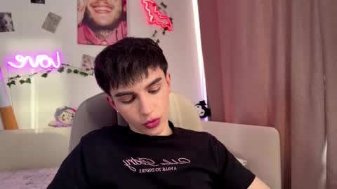 Snapshot of hiidear chatting on 7, 3, 2026 twinkvadusha online show from 7, 3, 2026