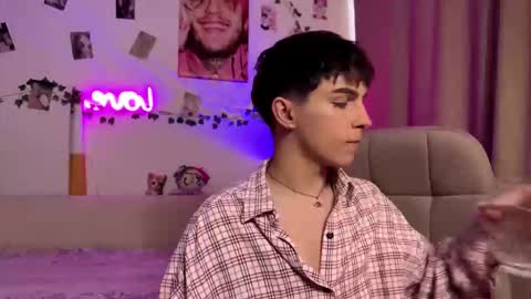 Snapshot of hiidear chatting on 18, 3, 2026 twinkvadusha online show from 18, 3, 2026