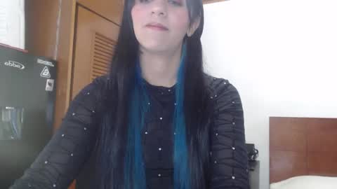 hilaril18 online show from 26, 1, 2025