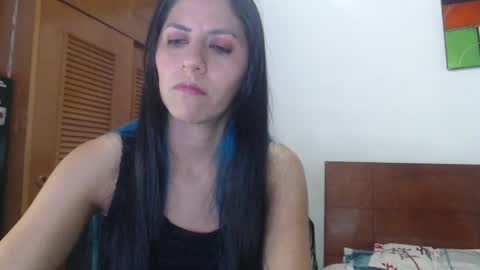 hilaril18 online show from 30, 1, 2025