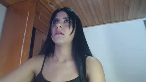 hilaril18 online show from 6, 10, 2025