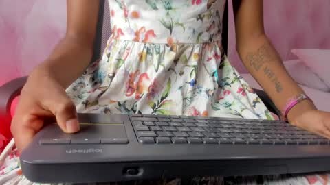 Snapshot of hillary_banks__ chatting on 31, 1, 2025 Hillary online show from 31, 1, 2025