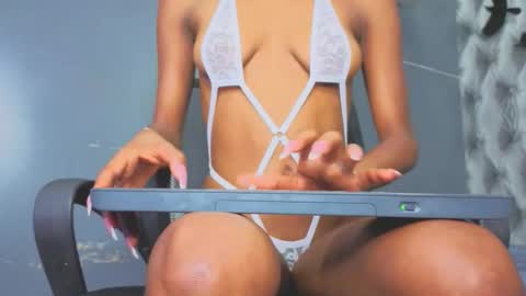 Snapshot of hillary_banks__ chatting on 25, 10, 2025 Hillary online show from 25, 10, 2025