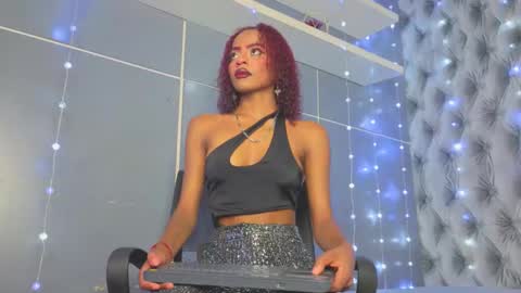 Snapshot of hillary_banks__ chatting on 30, 11, 2025 Hillary online show from 30, 11, 2025