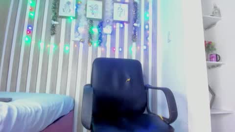 Snapshot of hillary_banks__ chatting on 13, 12, 2025 Hillary online show from 13, 12, 2025