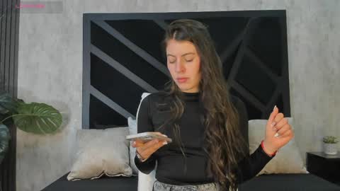 Snapshot of hillary_myers chatting on 6, 6, 2026 Hillar Myer online show from 6, 6, 2026