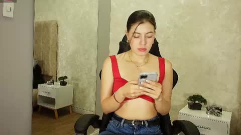 Snapshot of hillary_myers chatting on 29, 6, 2026 Hillar Myer online show from 29, 6, 2026