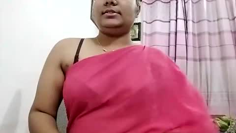 Snapshot of himuhimu22 chatting on 18, 11, 2025 himuhimu22 online show from 18, 11, 2025