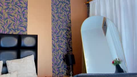 Snapshot of hinata_itachi chatting on 15, 11, 2025 FANE AND DAVID online show from 15, 11, 2025