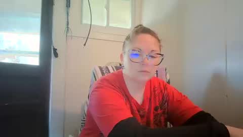 Snapshot of hippihope420 chatting on 11, 10, 2025 Bella online show from 11, 10, 2025
