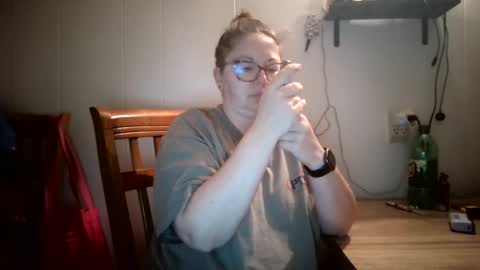 Snapshot of hippihope420 chatting on 22, 10, 2025 Bella online show from 22, 10, 2025