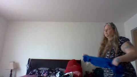 Snapshot of hippysnewhere chatting on 29, 4, 2026 hippysnewhere online show from 29, 4, 2026