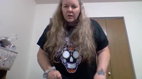 Snapshot of hippysnewhere chatting on 26, 5, 2026 hippysnewhere online show from 26, 5, 2026