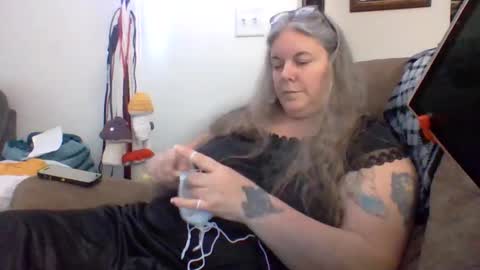 Snapshot of hippysnewhere chatting on 28, 5, 2026 hippysnewhere online show from 28, 5, 2026