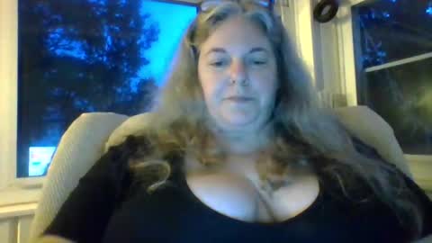 hippysnewhere online show from 18, 6, 2026