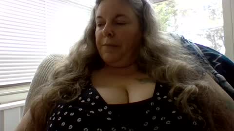 hippysnewhere online show from 27, 6, 2026