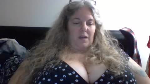hippysnewhere online show from 12, 7, 2026