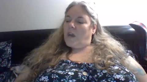 hippysnewhere online show from 14, 7, 2026