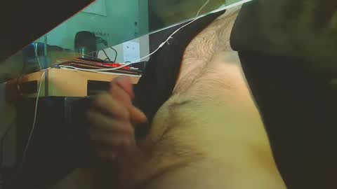 Snapshot of hockeybrad92 chatting on 22, 2, 2025 Hairy Hockey Player 92 online show from 22, 2, 2025