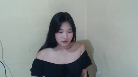 Snapshot of hoelykalea chatting on 5, 5, 2026 Kalea3 online show from 5, 5, 2026