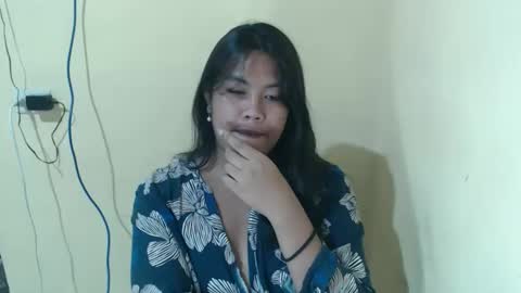 Snapshot of hoelylayla chatting on 11, 4, 2026 Layla3 online show from 11, 4, 2026