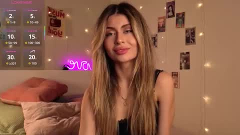 Snapshot of holayoula chatting on 21, 9, 2025 Moni Monica online show from 21, 9, 2025