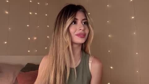 Snapshot of holayoula chatting on 30, 9, 2025 Moni Monica online show from 30, 9, 2025