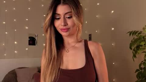 Snapshot of holayoula chatting on 1, 10, 2025 Moni Monica online show from 1, 10, 2025