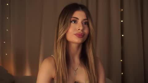 Snapshot of holayoula chatting on 19, 11, 2025 Moni Monica online show from 19, 11, 2025