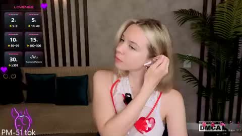 Snapshot of holl1would chatting on 10, 7, 2026 My social media links subscribe to support me online show from 10, 7, 2026