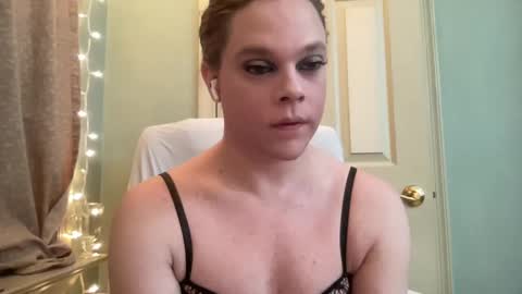 Snapshot of holly23hopefull chatting on 1, 1, 2025 Hollys Drive threw Side Of CB. online show from 1, 1, 2025