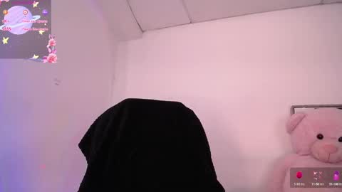 holly_16 online show from 17, 9, 2025