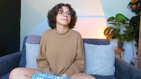 Holly and Honey online show from 14, 10, 2025