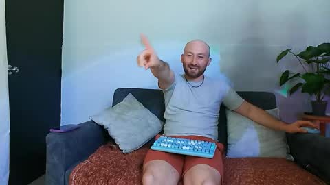 Holly and Honey online show from 12, 11, 2025