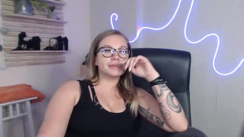 Holly online show from 5, 12, 2024