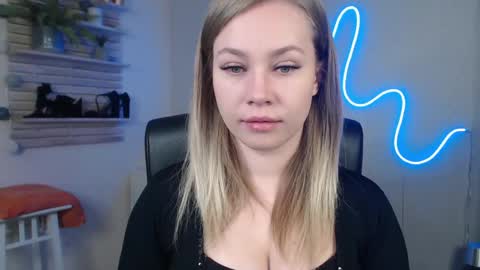 Holly online show from 23, 12, 2024