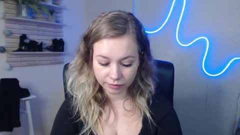 Holly online show from 7, 1, 2025