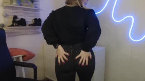 Holly online show from 6, 2, 2025