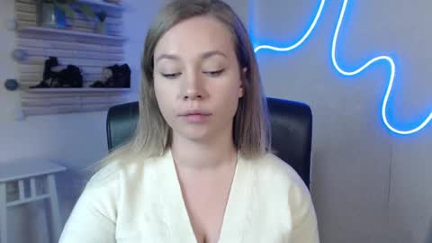 Holly online show from 12, 3, 2025