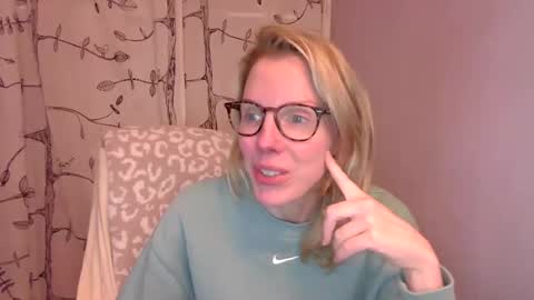 holly_bourbon online show from 31, 10, 2025