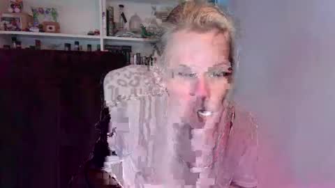 holly_bourbon online show from 22, 4, 2026