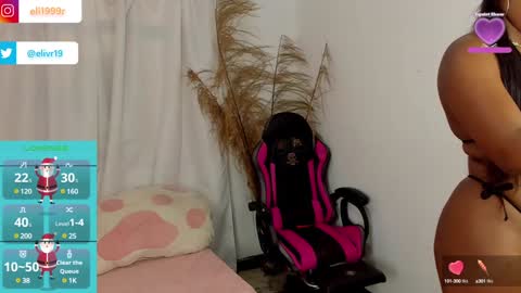 Snapshot of holly_jorda chatting on 28, 12, 2024 online show from 28, 12, 2024