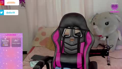 Snapshot of holly_jorda chatting on 31, 1, 2025 online show from 31, 1, 2025