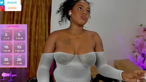 Snapshot of holly_jorda chatting on 17, 9, 2025 online show from 17, 9, 2025