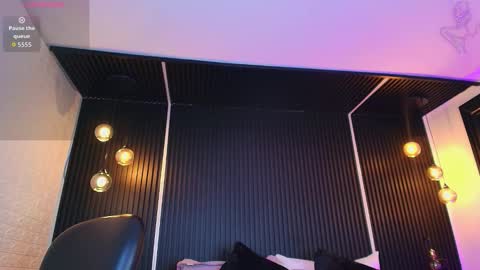 Snapshot of holly_kat chatting on 24, 10, 2025 April online show from 24, 10, 2025